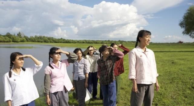 54年前,女知青为证明自己“不清高”嫁给了农民,谁承想结局这样