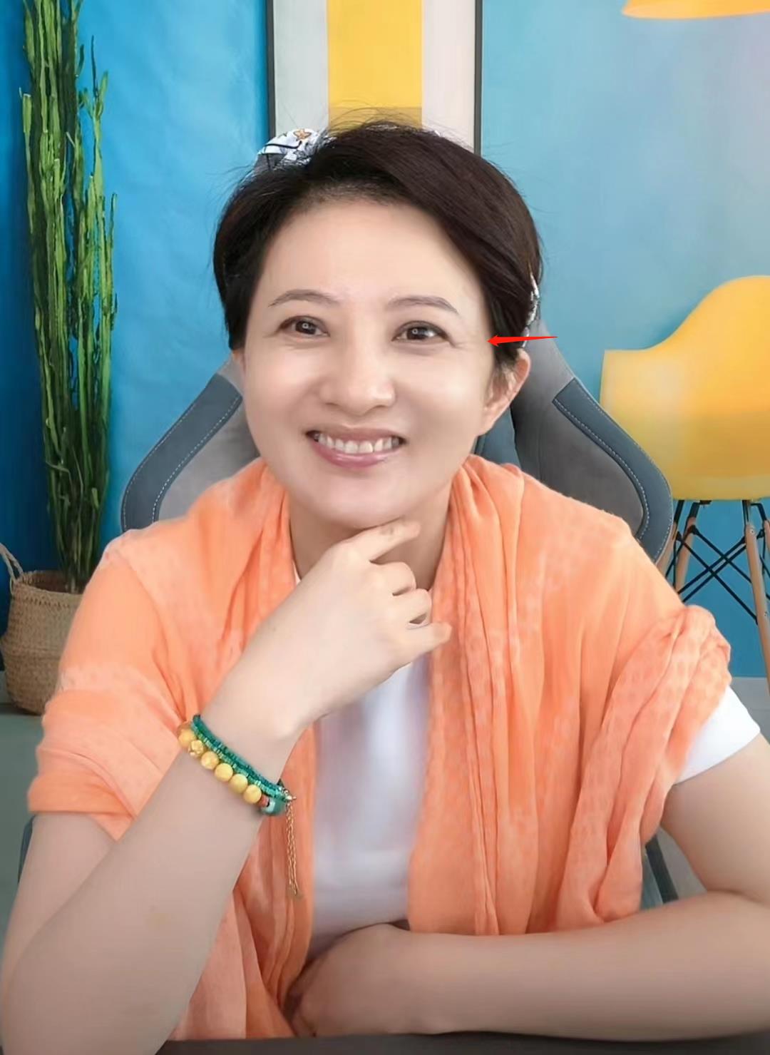 金铭|42岁“小婉君”金铭素颜曝光！眼角细纹丛生，黑眼圈明显灵气不在