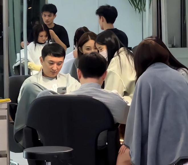 防晒 气质大打折扣!王思聪花28000元理发被吐槽,正面照像“王保长”