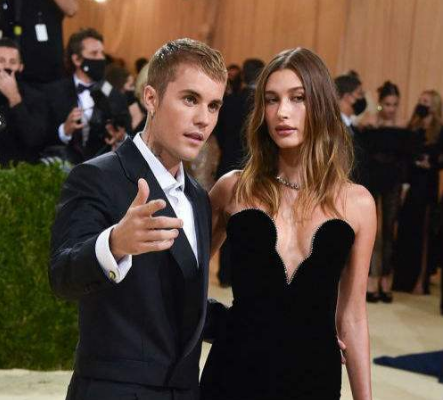 贾斯汀·比伯|与女友分分合合十余年，转眼却娶前任好友，花2亿为妻子购买爱巢