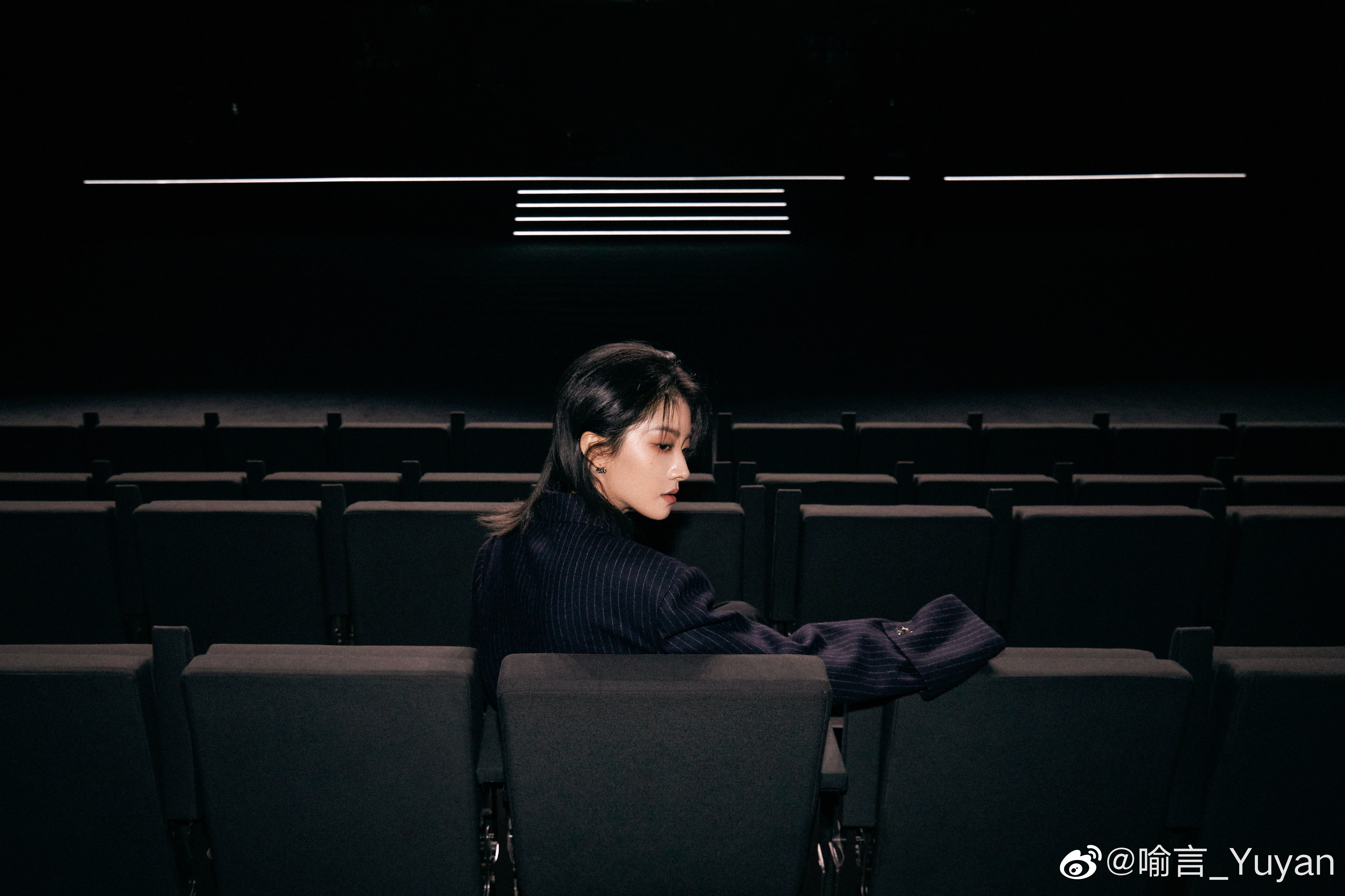连衣裙 喻言西装球鞋短发亮相CALVINLUO2022秋冬系列中国首场线下发布会