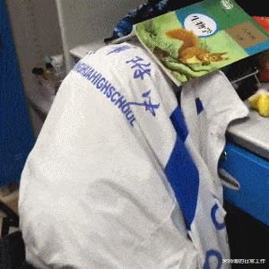 发型 “发型对男生颜值的影响有多大？”这绝对是低配版的！！