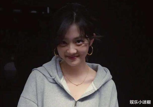 黄忆慈|黄磊闺女竞选社团主席，流利英语引瞩目，却被处处吐槽