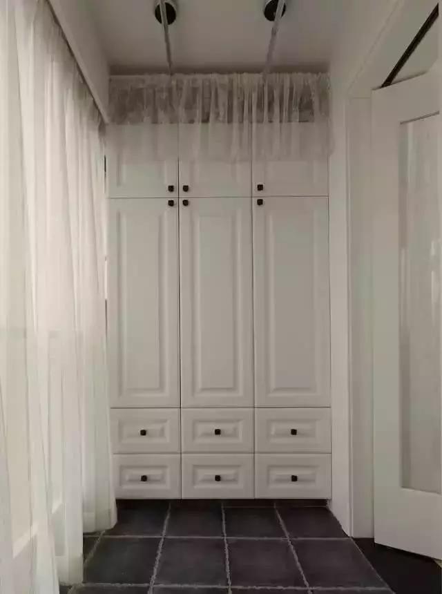 阳台打一个柜子,多出好几平,相当于帮我们赚了几万块