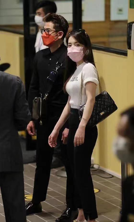 郭富城|郭富城携娇妻亮相，知性优雅像小姑娘