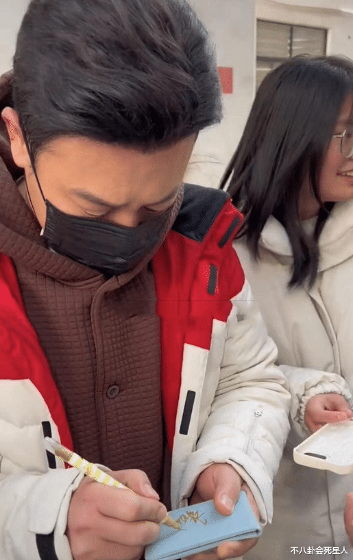 张颂文|被迫登上5条热搜，张颂文的爆红，揭穿了明星“势利眼”的真面目