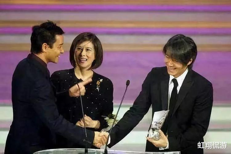 黄子华|香港又多了一个喜剧大王，黄子华用了三十年的时间，终于超越了周星驰的喜剧票房！