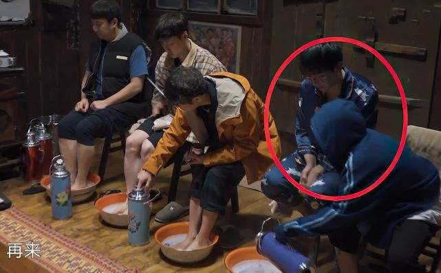 花椒|冬天来了，何炅和黄磊经常做的一件事，让你越来越年轻 ！