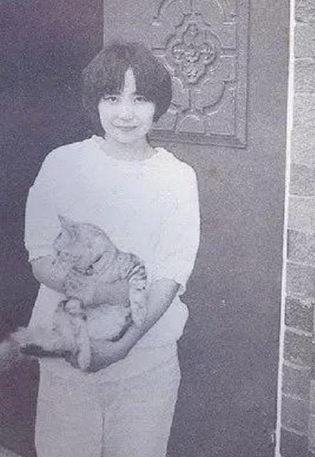 顾城生前拒绝抚养儿子,杀妻自尽前给儿子留下遗书:愿你别太像我