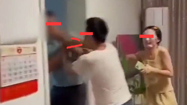 男子假扮物业破门而入，发现妻子带男人回家，果然和邻居说的一样