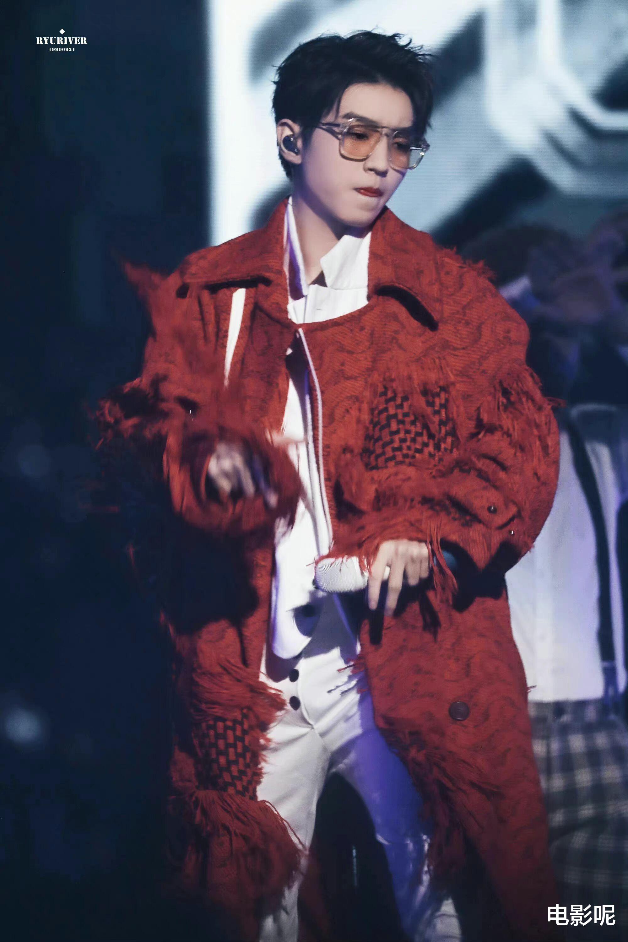 王俊凯|王俊凯工作室分享拍摄花絮，大家都期待王俊凯演绎斯文败类大反派