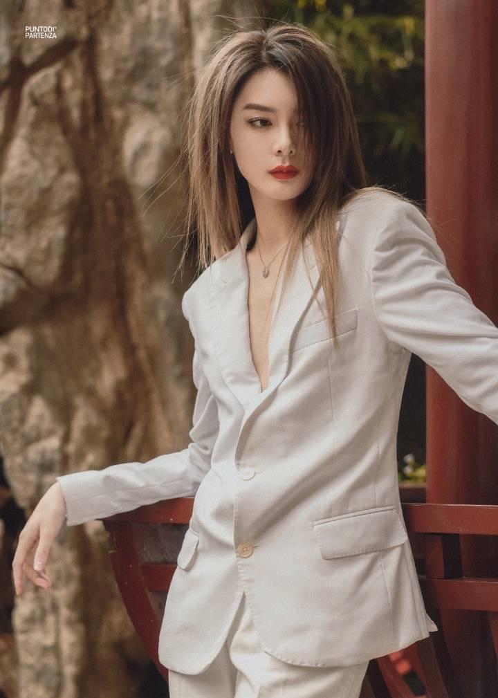 明星|一眼难忘的浓颜系明星!眉眼如画立体雕塑美,撕漫画入人间的仙葩