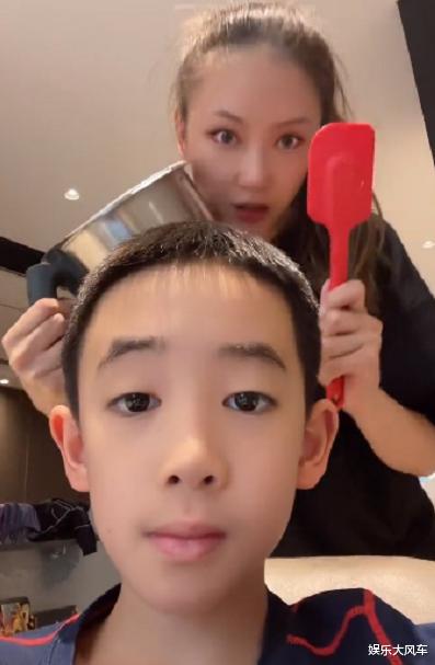 应采儿|应采儿居家隔离做面包,Jasper品尝满脸笑容,网友:恐怖烘焙