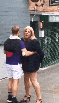 00后|路过程序员办公室,突然看见这画面,忍不住用手机拍了下来,哈哈哈哈~