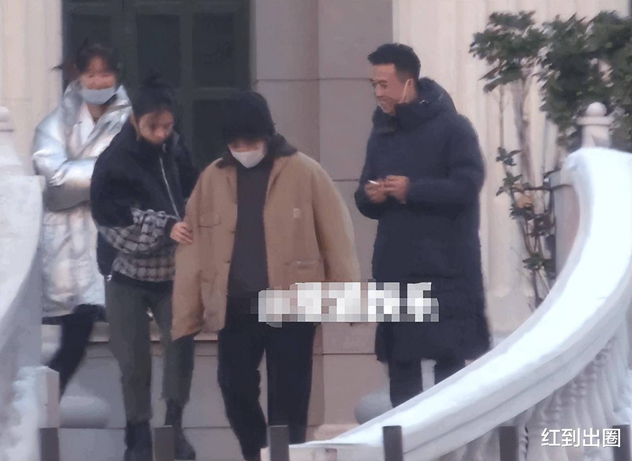 张艺谋|马思纯和男友现身伦敦街头,身材臃肿胖到认不出,被曝英国养胎已有3月