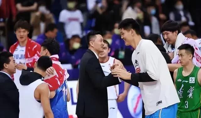 杜锋酝酿重磅交易,CBA顶级内线有望驰援广东,刘维伟点名曾繁日