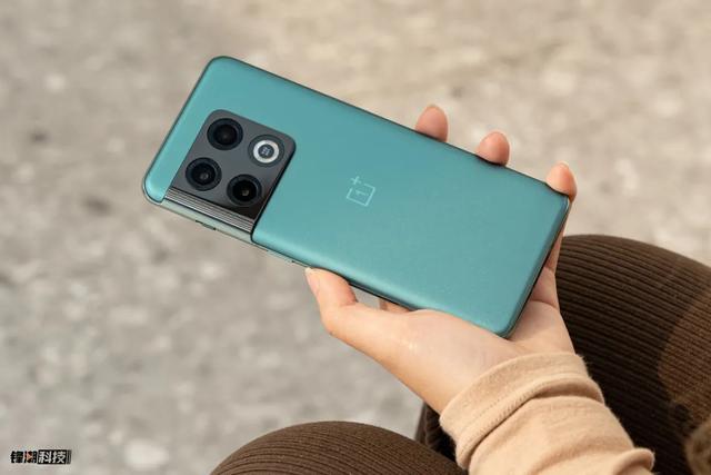 一加科技|图赏：我承认，这款绿色一加 10 Pro让我有点难以拒绝