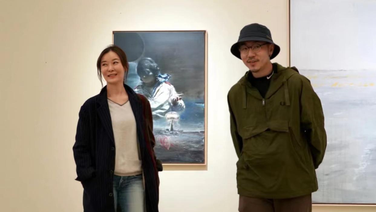 柯蓝|众星现身艺术活动：柯蓝面部显僵硬，鲁豫穿皮裤瘦得脖子青筋直冒