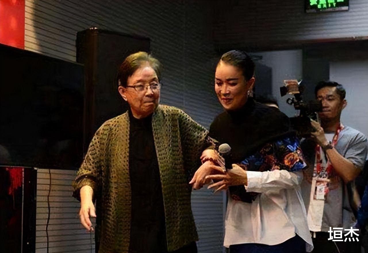 那英|孟桐：对那英一见钟情，顶着非议不离不弃，对继子视如己出，精彩