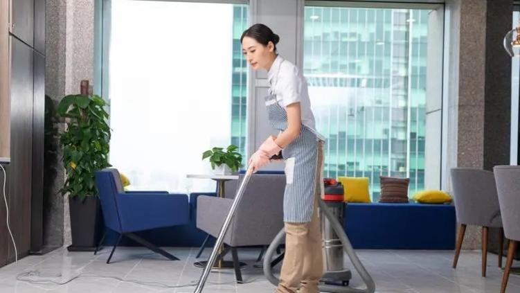 求职|安徽女大学生应聘保洁，HR劝告不要自我放弃，大学生求职有多卑微