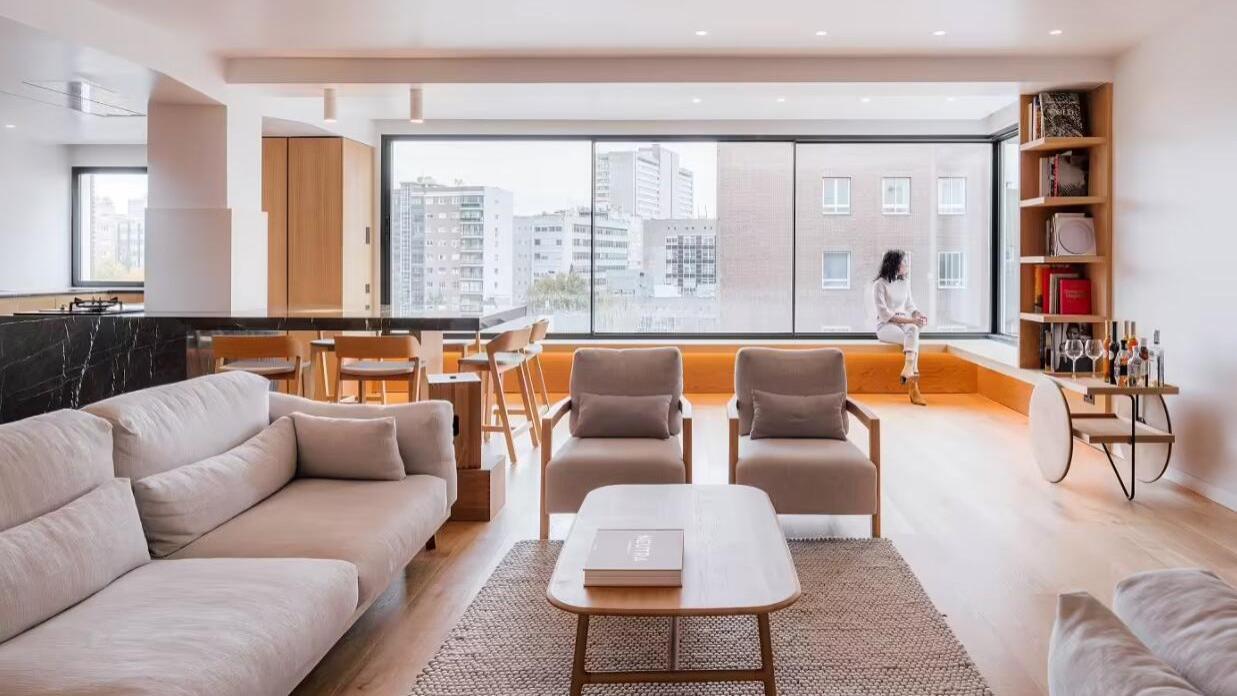 家越大越在意舒适度，200㎡全屋以木质为主，温暖填满每处角落