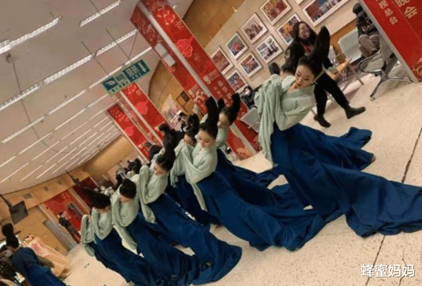 孟庆旸|北舞毕业生因“青绿腰”走红，舞技高超让人难忘，付出终有回报