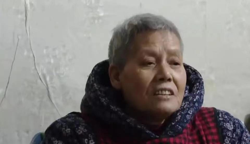 66岁老人出轨37岁离异女,病重后子女申请冻结房产,女子恼羞成怒