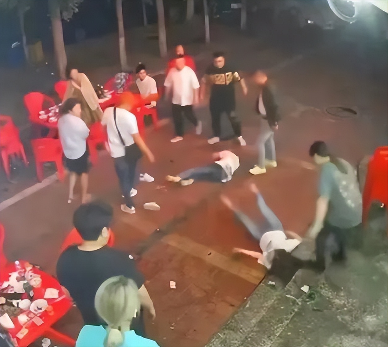 相声|有郭德纲的身影!唐山事件愈演愈烈,相声艺人李寅飞编段子砸挂