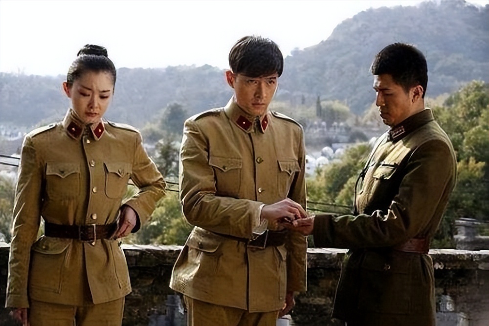 靳东|《伪装者》最具争议性的一个情节，靳东错了？还是刘敏涛太较真？