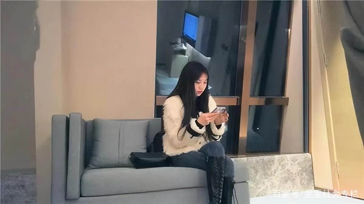 真实案例:妙龄女子为了赚钱铤而走险,大尺度视频在网上疯传,家人看到后直接报警