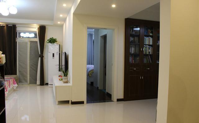 新房不封阳台只刷大白墙,朋友看后都说头一次见防盗窗这么装的!