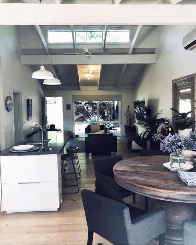 走进艺术家女主的家,不华丽但明艳动人,充满童话色彩,太美好