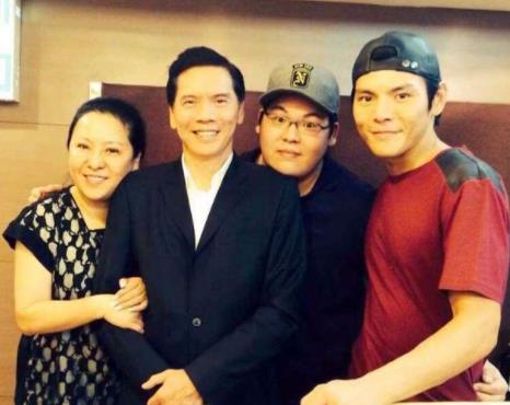 向佐|向佐被爆拖欠债务，称有录音证明，还与向太网上互怼