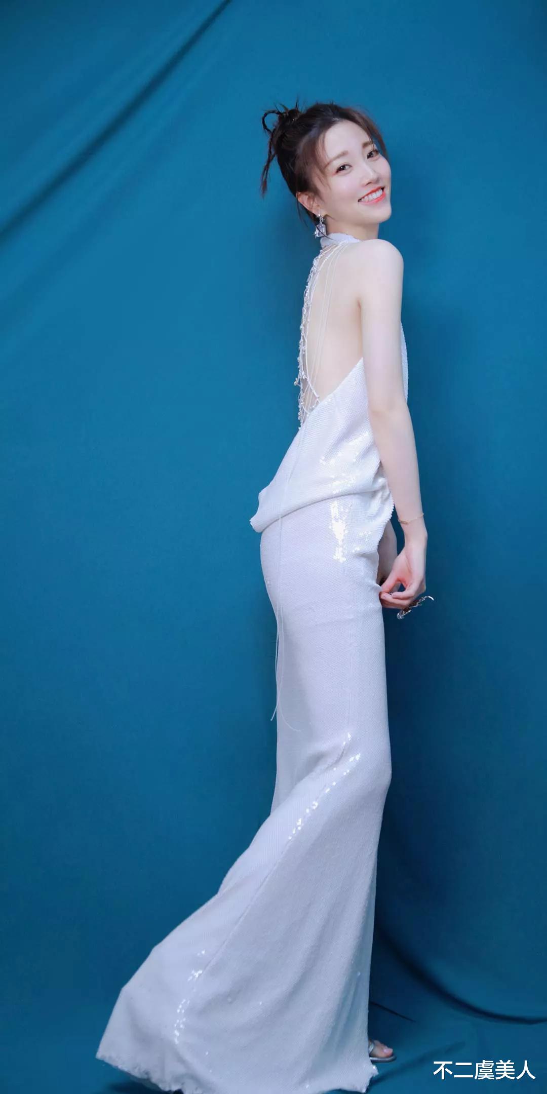 张纯烨|江苏卫视当红花旦张纯烨，主持界的第一长腿女神