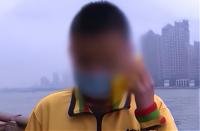 广州一少年得知自己生父是爷爷,一气之下殴打生母,并持刀威胁