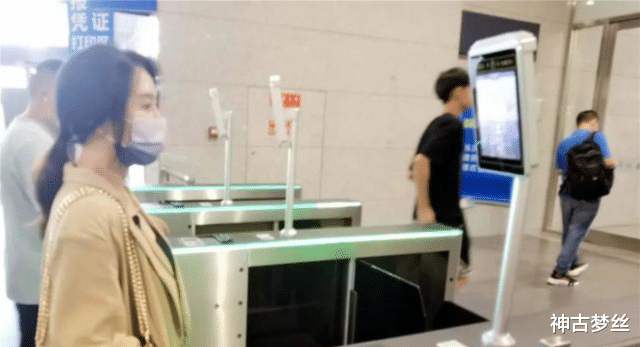 女孩江苏买房坐高铁去上海上班,这不是“内卷”,是务实和努力