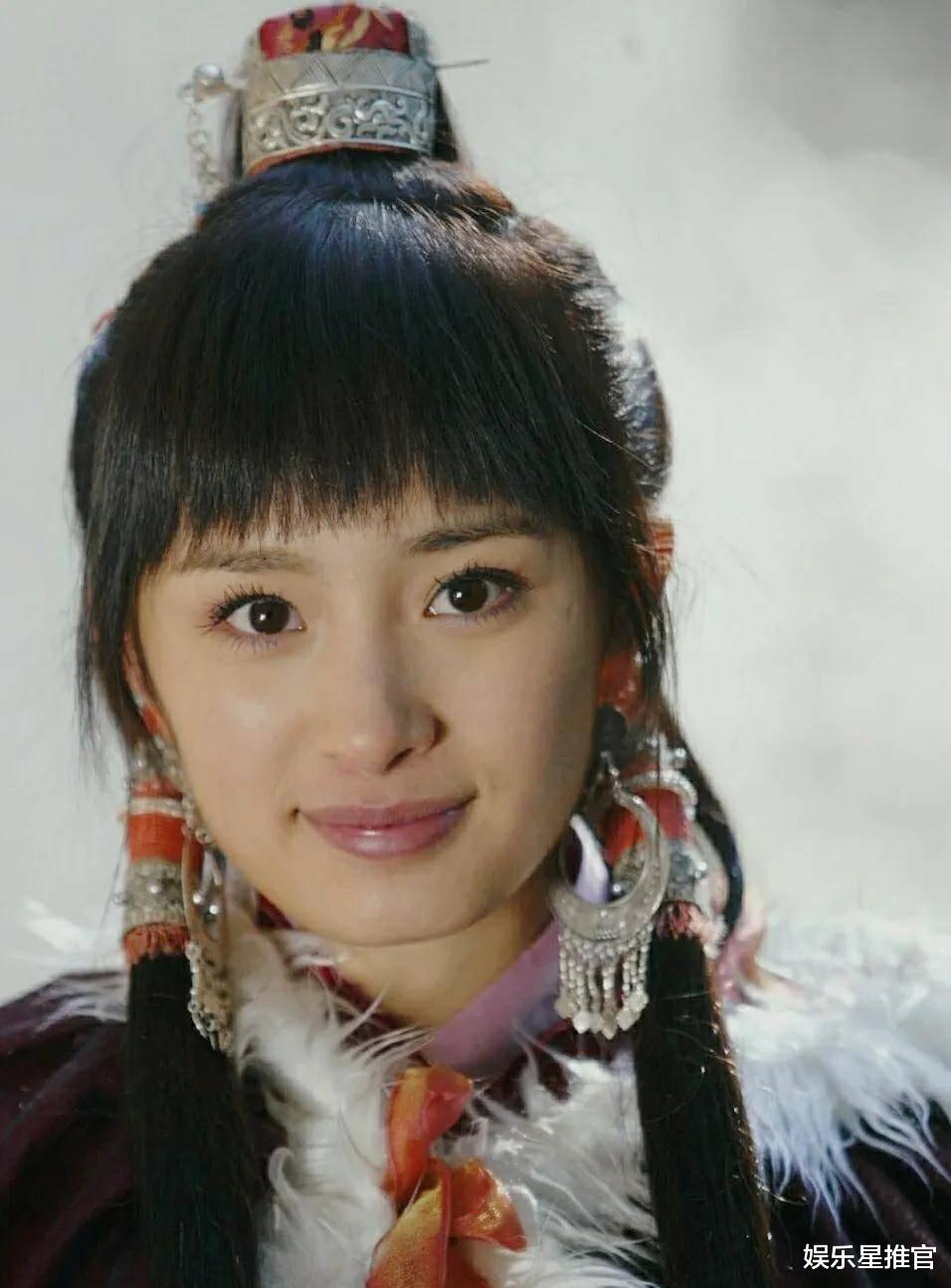 杨幂|周杰伦杨幂早期合照被曝光，年轻时青涩对比，现在颜值变化巨大