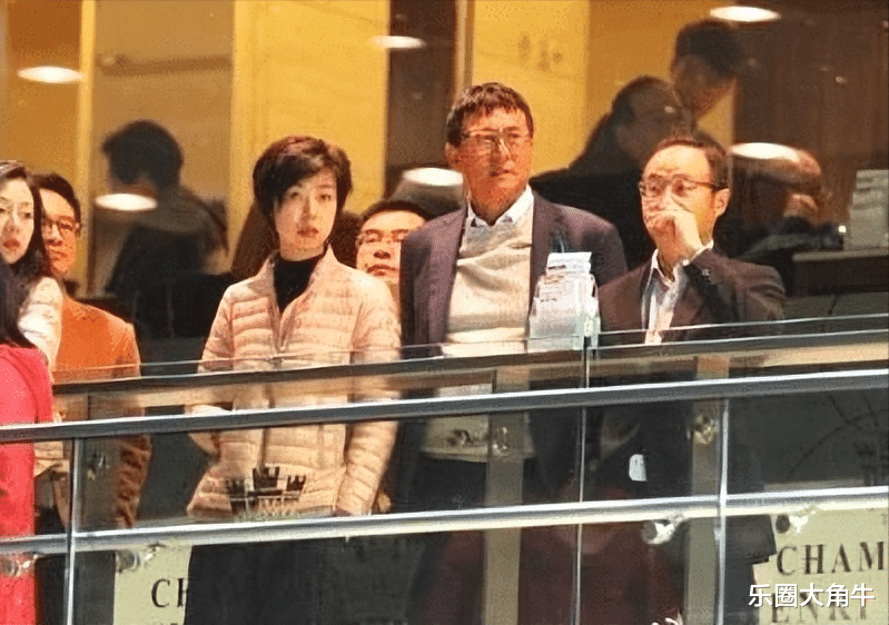 粉色|与袁立同居12年的富商徐威，为何转头又去娶了世界冠军张怡宁？