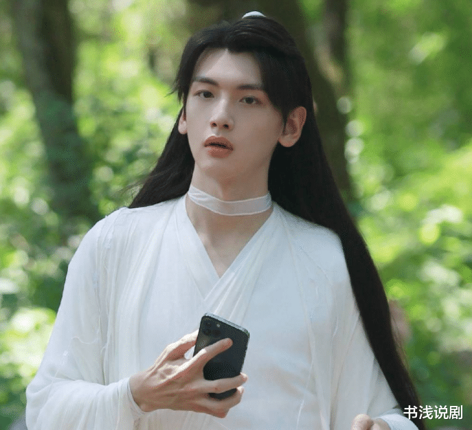 张凌赫|演了7个月的花城，今再现身《宁安如梦》，差点没认出张凌赫！