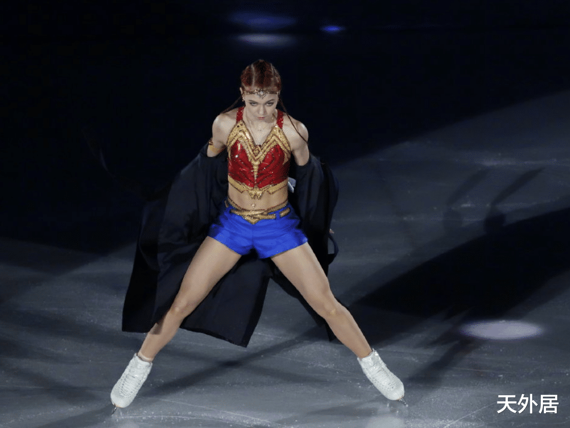 羽生结弦|仙女本尊！千金化身白天鹅，羽生结弦亲吻冰面，“葱桶”绝美收官