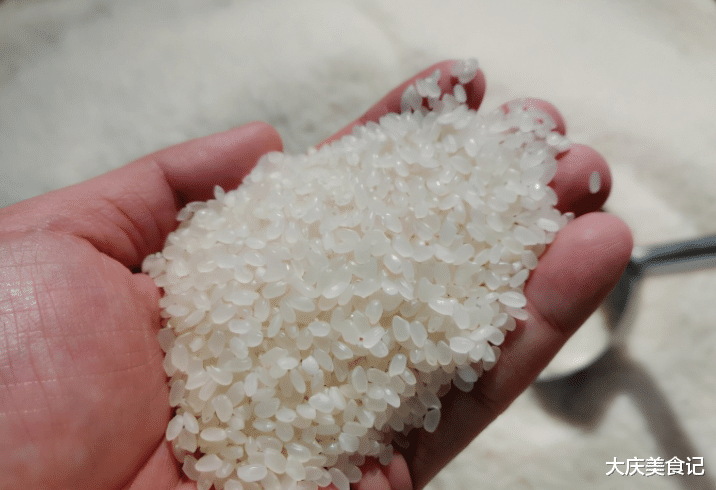 天热,保存大米有窍门,教你3个土方法,不长虫不发霉,新鲜好吃!