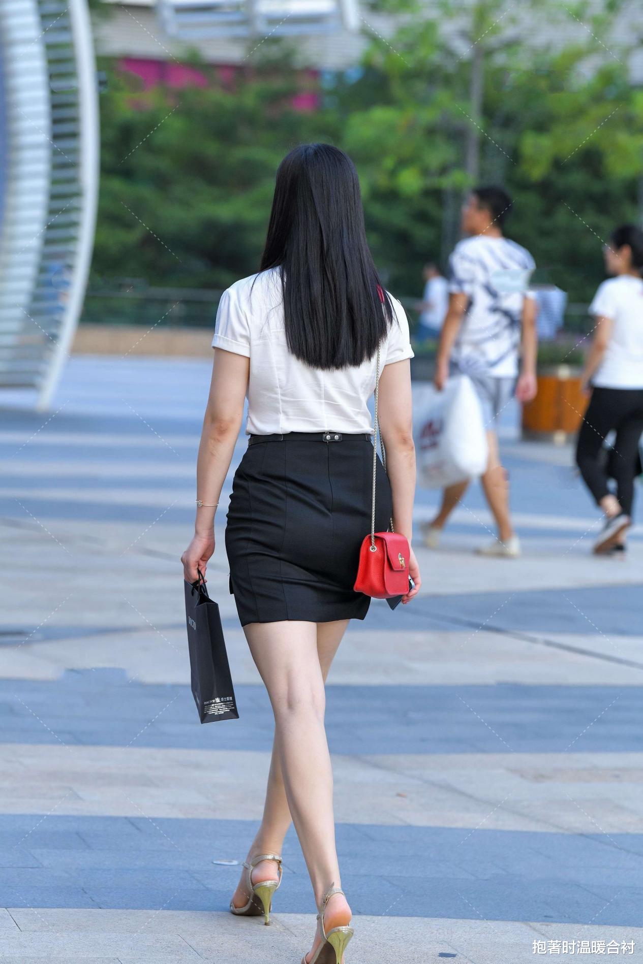 穿衣搭配|白衬衫搭配黑色A字短裙，简单大方，更显强大气场