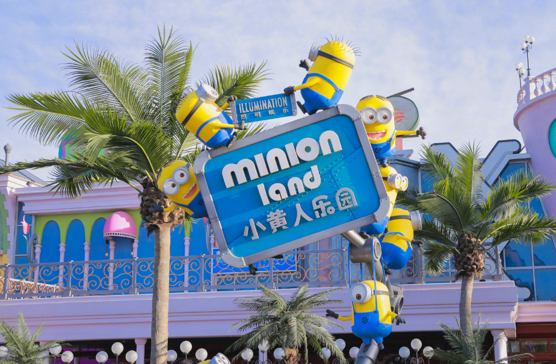 杨紫|杨紫晒环球影城游客照，打扮时尚宛如少女，第一件事居然是吃饭