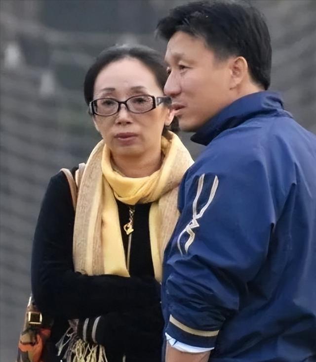 黑龙江女首富戴秀丽,身价95亿却惨遭离婚,丈夫:我已厌倦太富裕