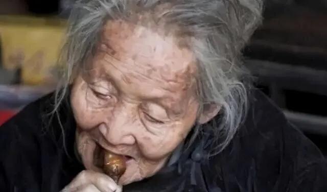 84岁老人去世:生前节俭只吃咸菜白粥,死后家中发现有97万现金!