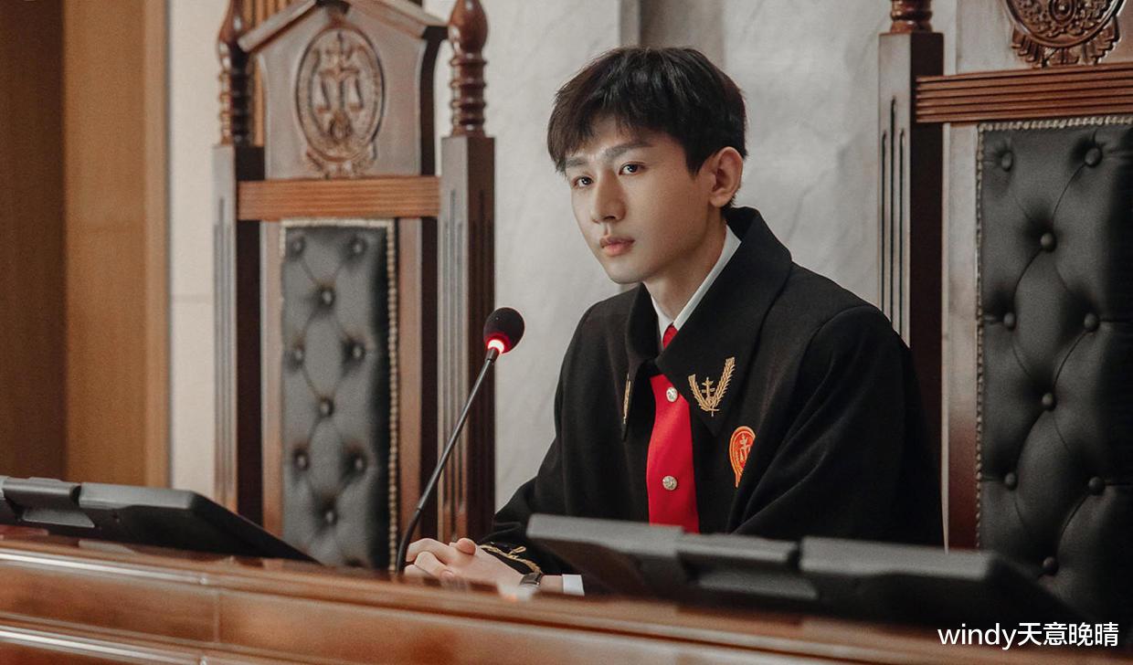 成毅|从青离帝君到基层法官,成毅的“分寸感”拿捏得太到位了!