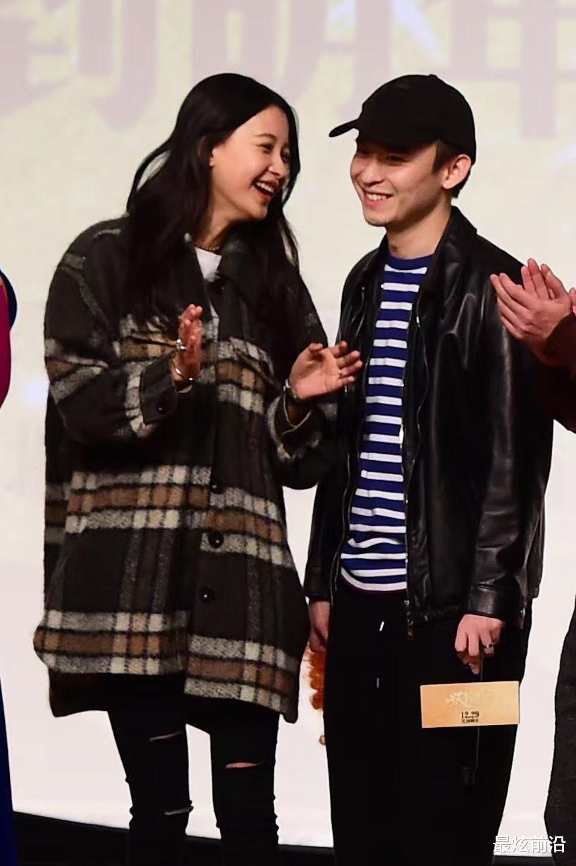 董子健携孙怡亮相，孙怡一袭粉裙少女感爆棚，不愧是京城太子妃