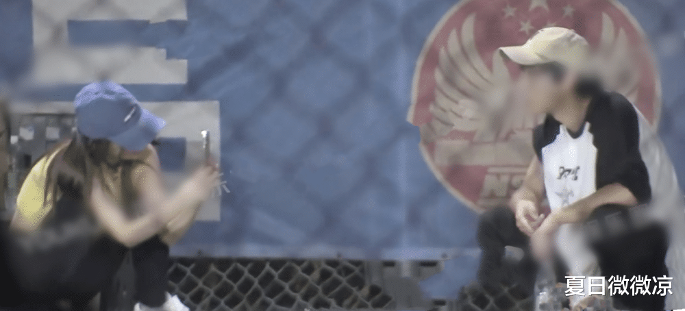 彭昱畅|彭昱畅圈外女友罕见路面，两人甜蜜约会拍照，他还有点害羞了