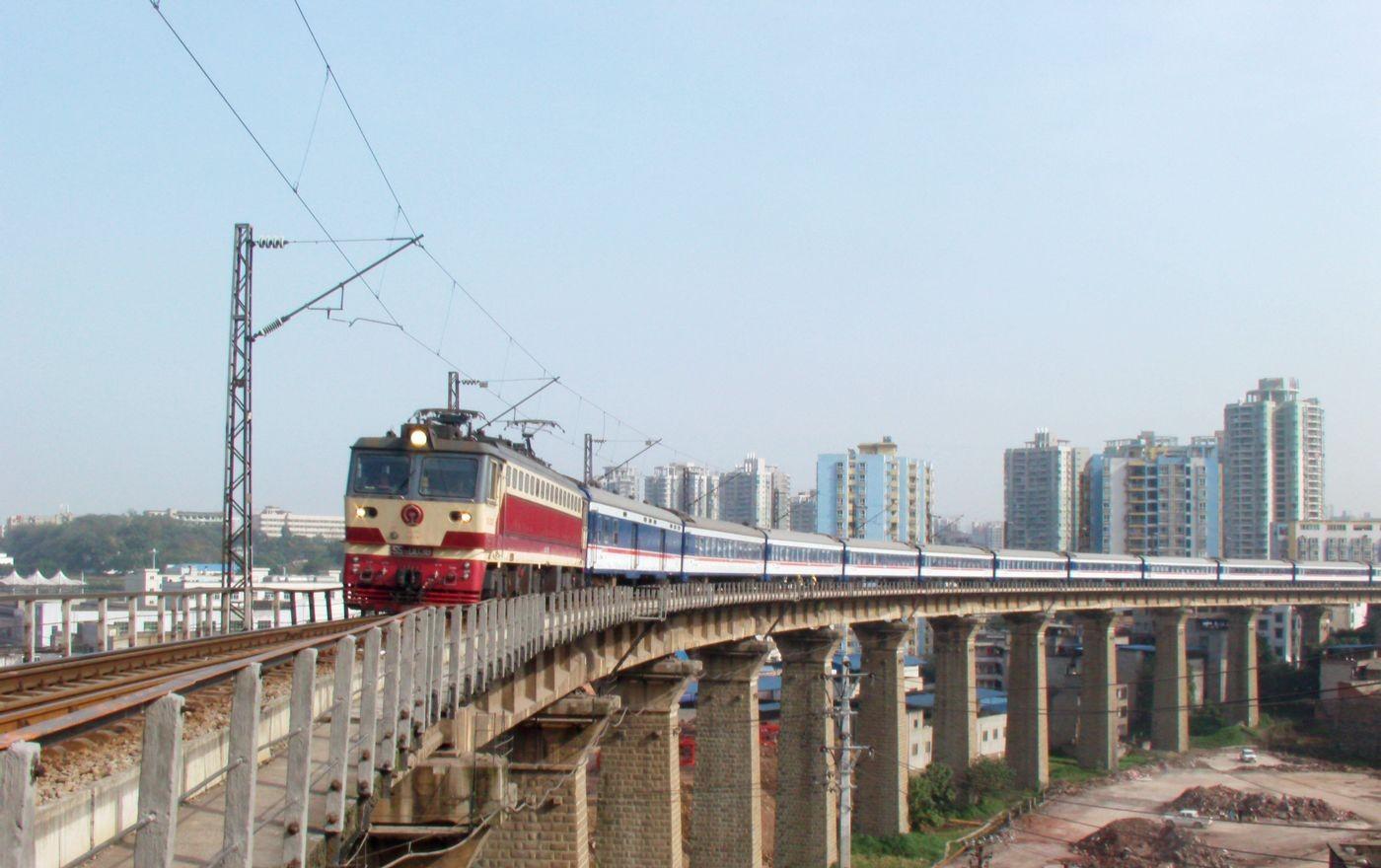 重庆最早的铁路环线，形成于1978年，断开于2011年