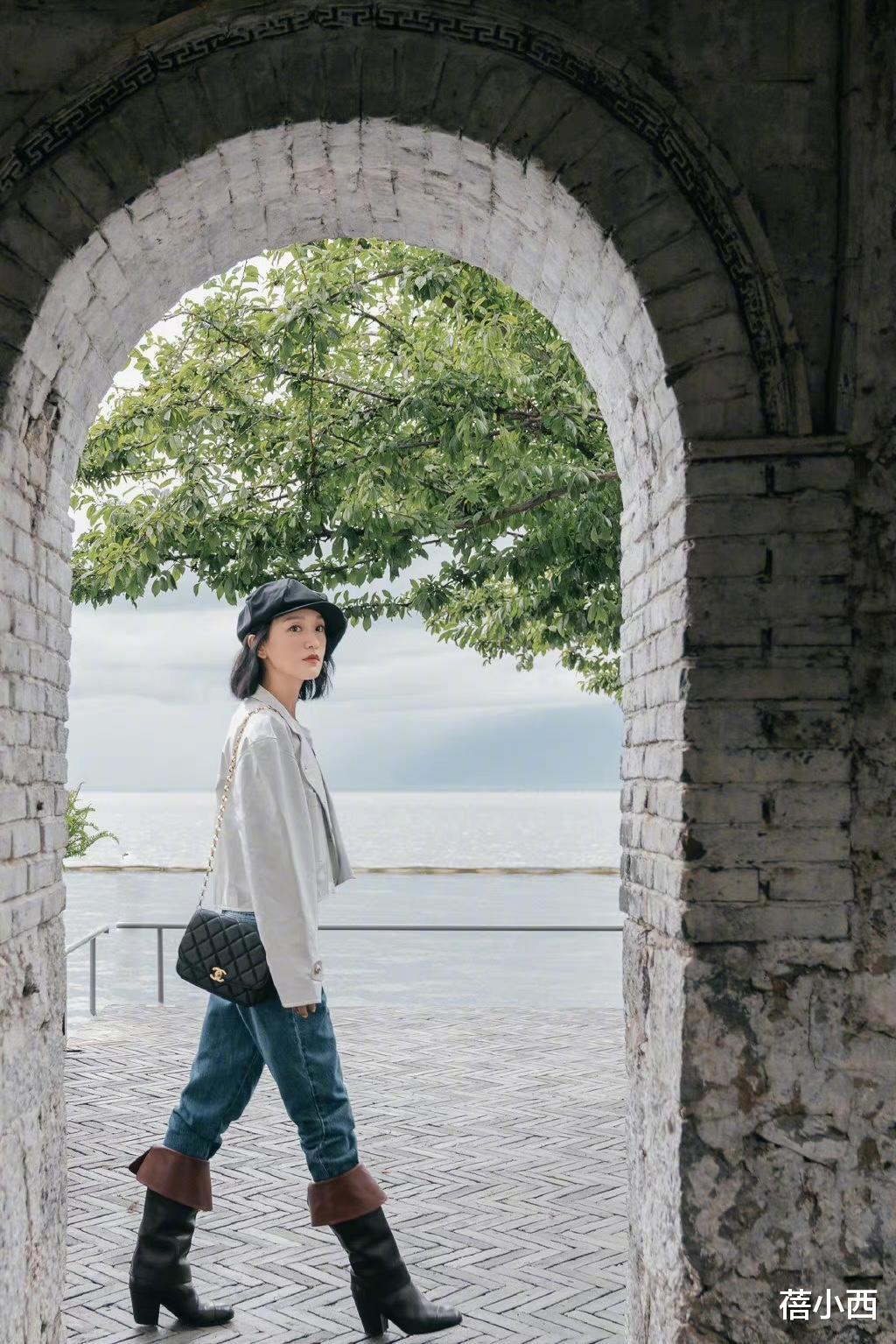 周迅|周迅穿出了70后女性想要的简约高级感,一身黑配渔夫帽,照穿也美